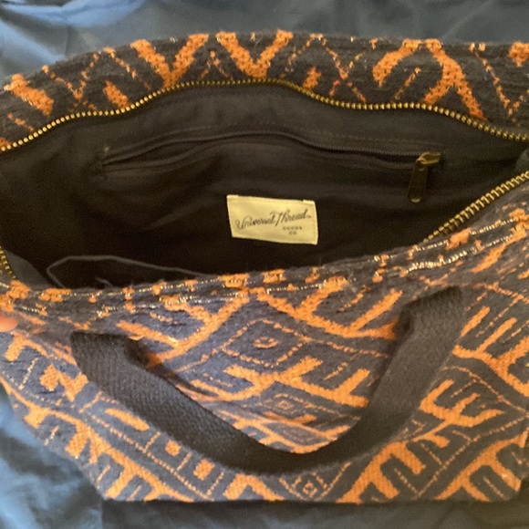 Universal Thread satchel - Picture 3 of 3